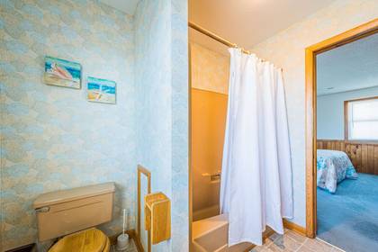 Upper Level Bath