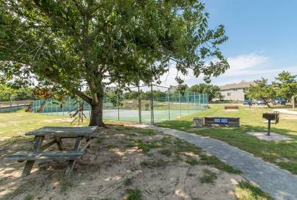 Community Tennis / Picnic Area / Horseshoes