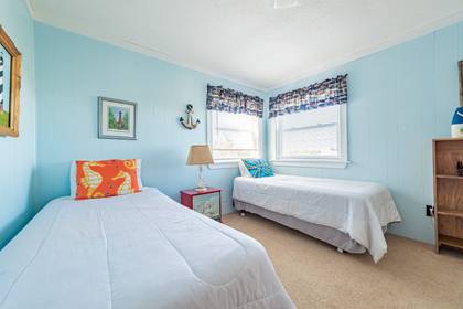 twin bedroom