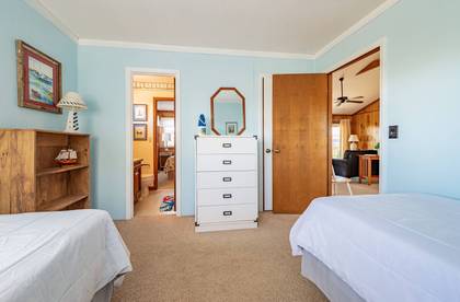 twin bedroom