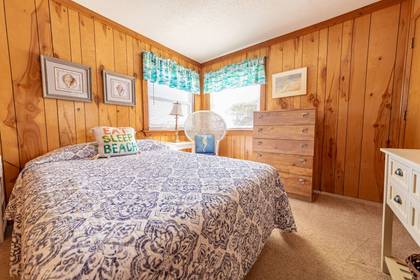 queen bedroom