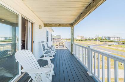 Furnished Sun Deck
