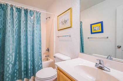 Mid Level Hall Bath