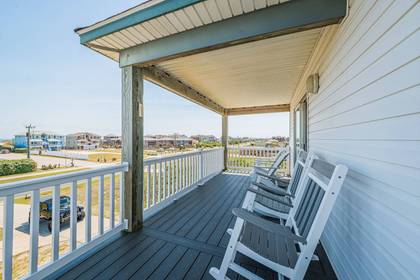 Furnished Sun Deck