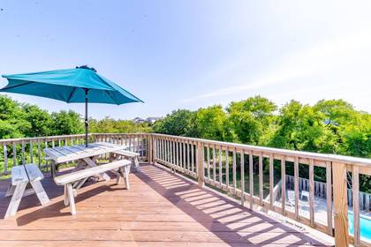 upper level sun deck