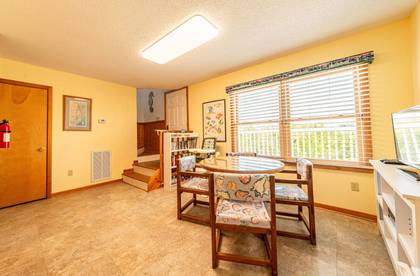 Mid Level Den w/Sitting Area and TV