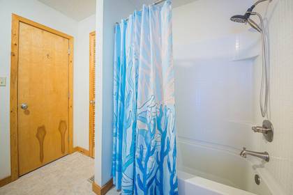 Mid Level Shared Bath