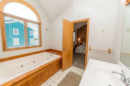 Upper Level Master Bath