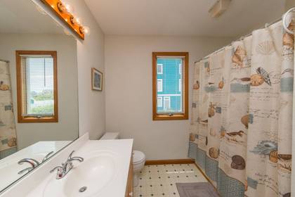 Mid Level Bath