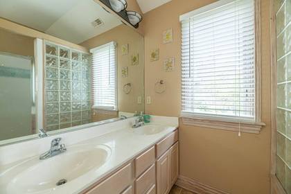 Main Level Master Bath