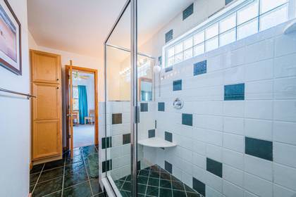 Upper Level Semi-Private Bath