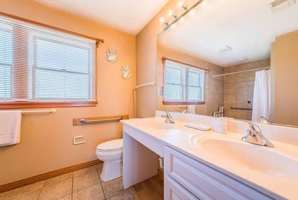Upper Level Master Bath