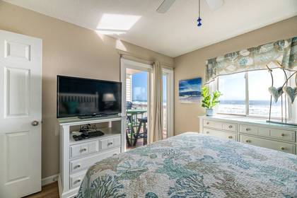 Queen Master Bedroom (updating to King-new photos coming)