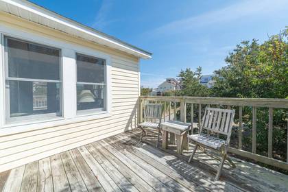 Queen Bedroom Private Deck