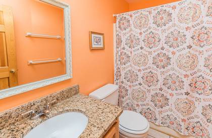 Mid Level Hall Bath