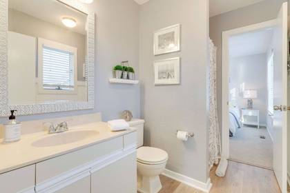 Mid Level Shared Bath