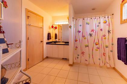 Mid Level Shared Bath