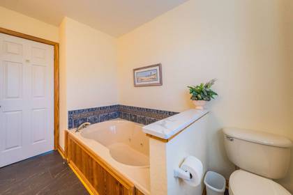 upper level master bath