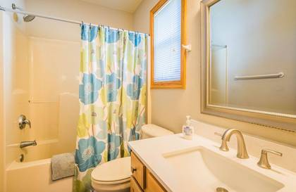 mid level master bath