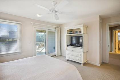 Mid Level Master Bedroom w/Queen