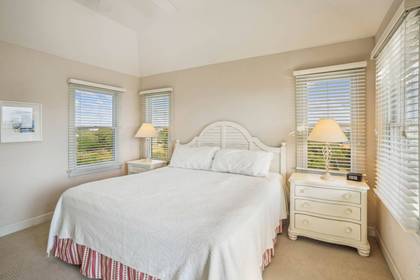 Upper LevelMaster Bedroom w/King