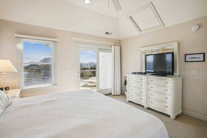 Upper Level Master Bedroom w/King