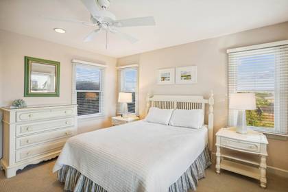 Mid Level Master Bedroom w/Queen