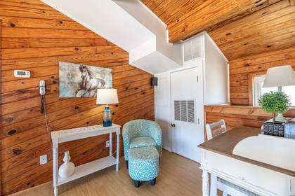 Upper Level Sitting Area