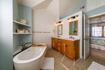 Upper Level Master Bath