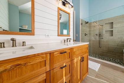 Upper Level Master Bath