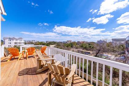 Upper Level Sun Deck