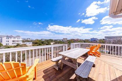 Upper Level Sun Deck