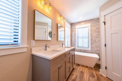 Upper Level Master Bath