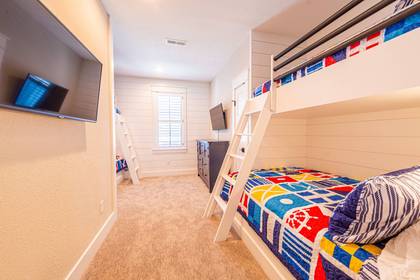 Mid Level Bedroom with 3 Fulls and 1 Twin