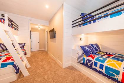 Mid Level Bedroom with 3 Fulls and 1 Twin