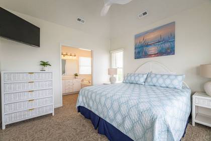 Master between Upper Level and Mid Level