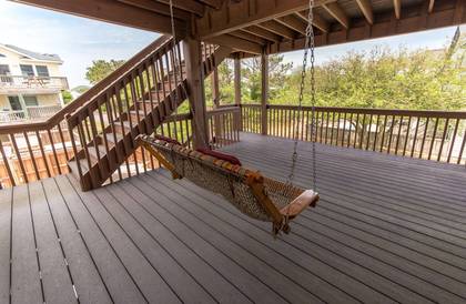 Deck w/Swing
