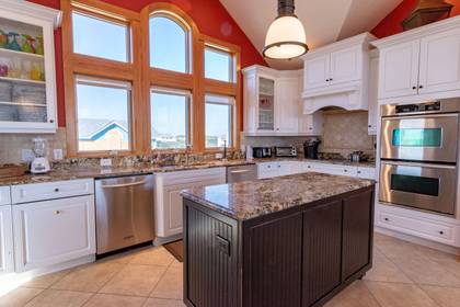 Kitchen w/Stainless Steel Appliances
