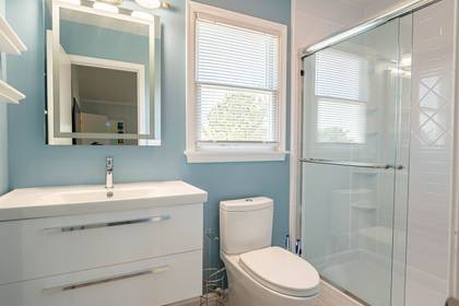 mid level master bath