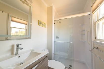 mid level master bath