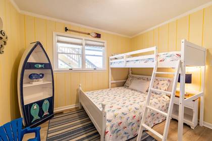 mid level bedroom