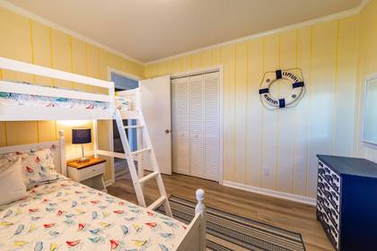 mid level bedroom