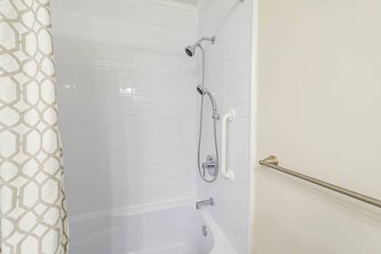 mid level hall bath