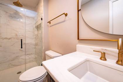 Upper Level Bath