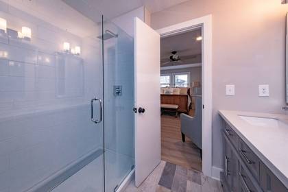 Mid Level Master Bath
