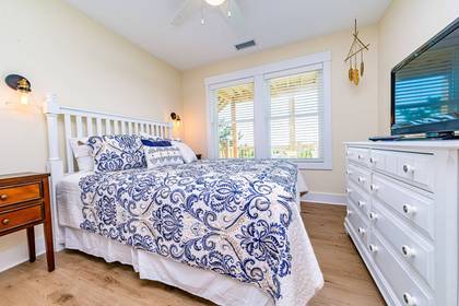 Queen Master Bedroom