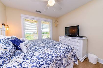 Queen Master Bedroom