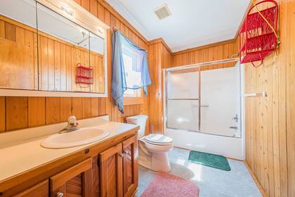 Upper Level Bath