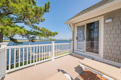 Upper Level Master Sun Deck