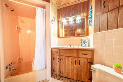 Upper Level Semi-Private Bath